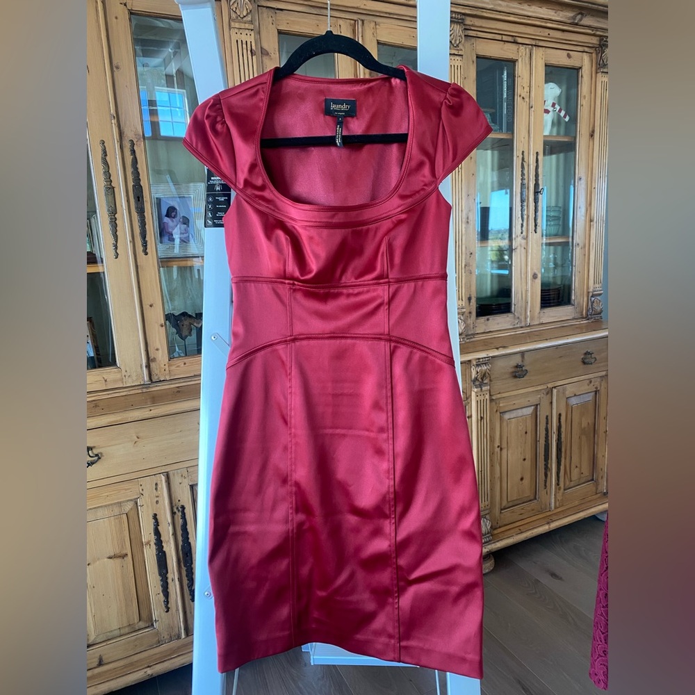 Laundry by Shelli Siegal red satin cap sleeve bodycon dress, size 2 (XS)